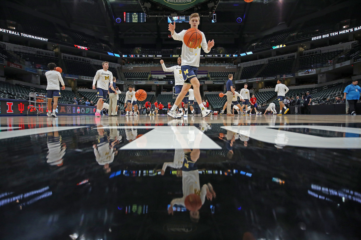 Michigan warms up before the scheduled Big Ten Tournament game against Rutgers with no fans in attendance.